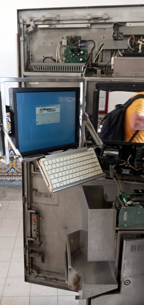 Portuguese Rail Ticket Machine open and running Windows 2000