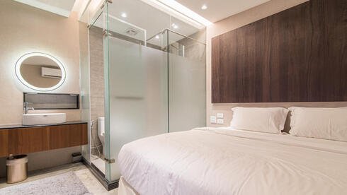 hotels face backlash over glass b