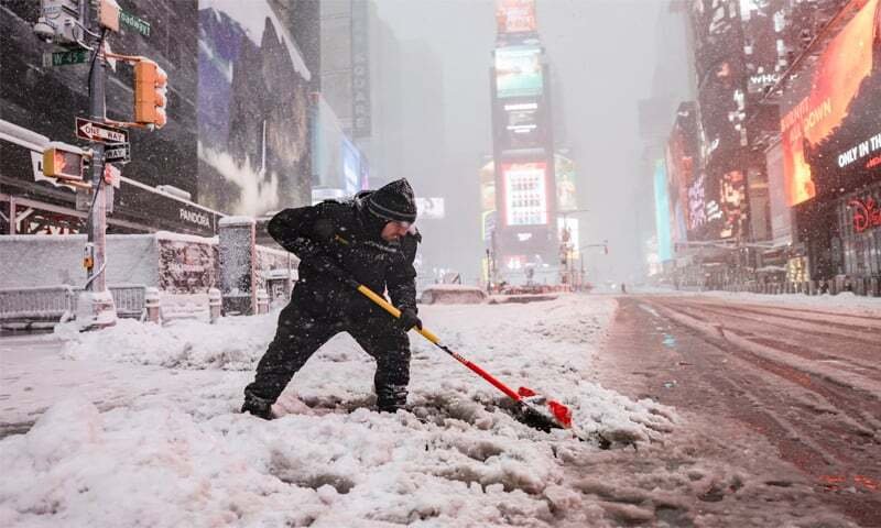 Blizzard pummels US northeast, disturbing flights and road network - Newspaper