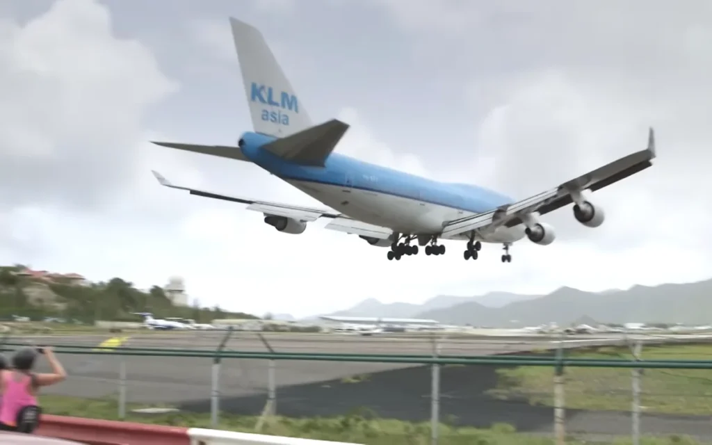Boeing pilot talks through how he manages to land plane on one of the most challenging runways in the world that’s right next to beach