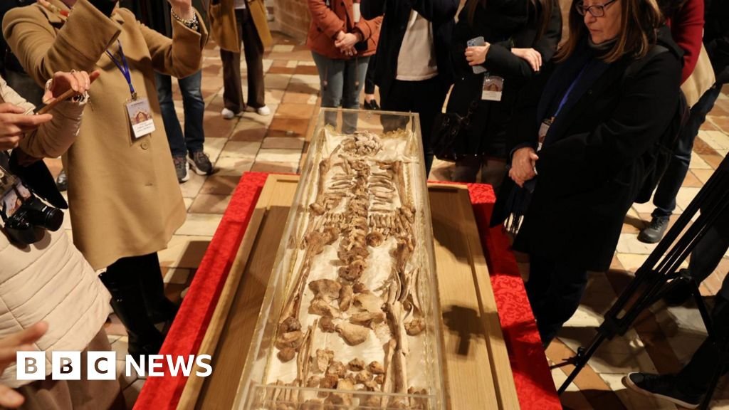 Bones of St Francis of Assisi go on public display in Italy - BBC