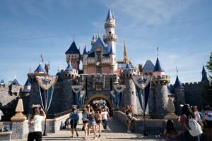Couple in the midst of recreating iconic ‘Lady & the Tramp’ spaghetti scene at Disneyland hit by falling tree
