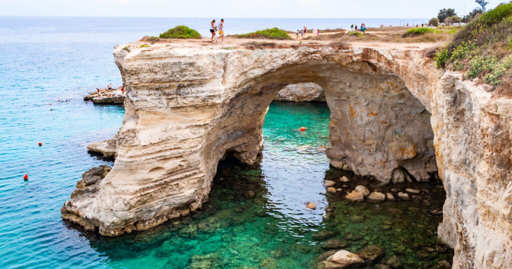 'Lovers' Arch' collapses on Valentine's Day on Italy's Adriatic coast
