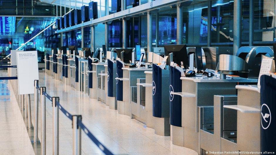 Lufthansa strike grounds hundreds of flights