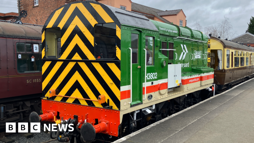 Severn Valley Railway launches hydrogen-powered locomotive - BBC