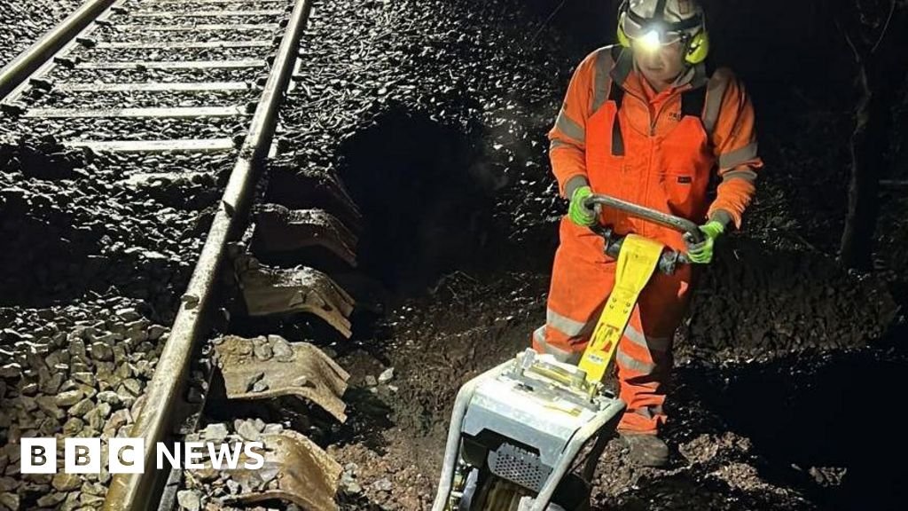 South West rail lines to stay closed 'until further notice' - BBC