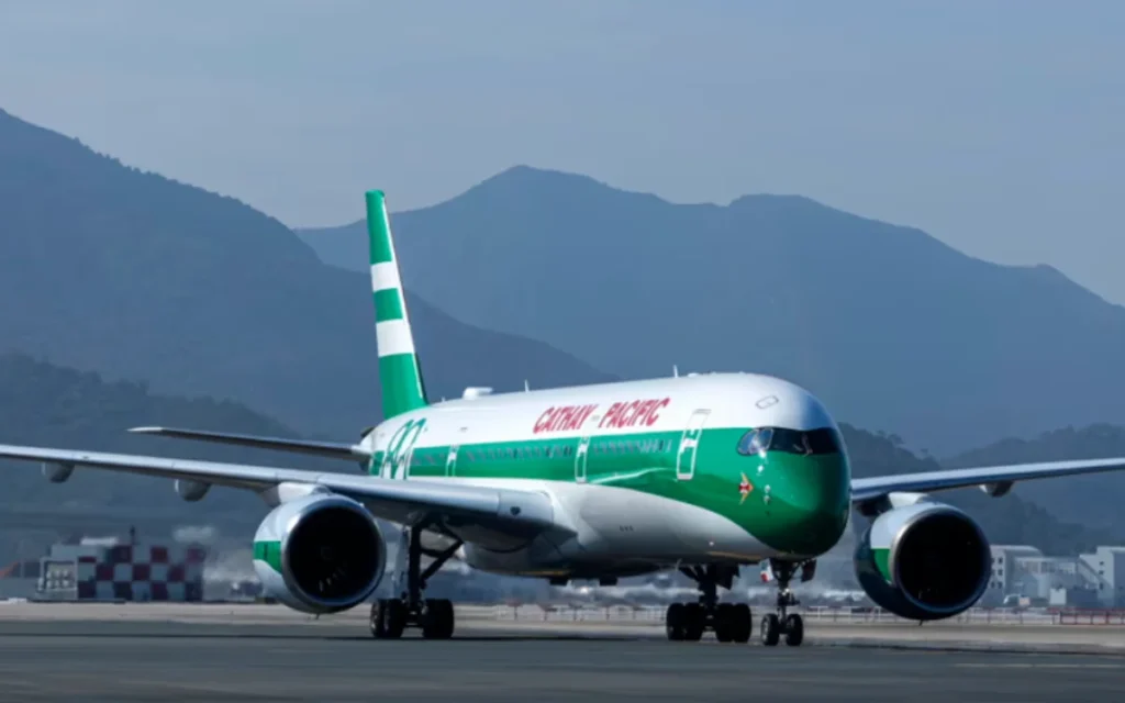 Stunning retro Airbus A350 captured landing in the UK as Cathay Pacific celebrates 80 years