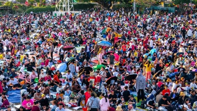 Tet tourism surge exposes overcrowding, service quality concerns