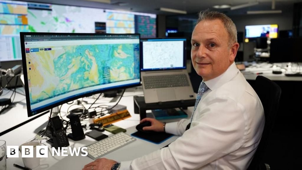 The navy veteran guiding cruises away from storms - BBC