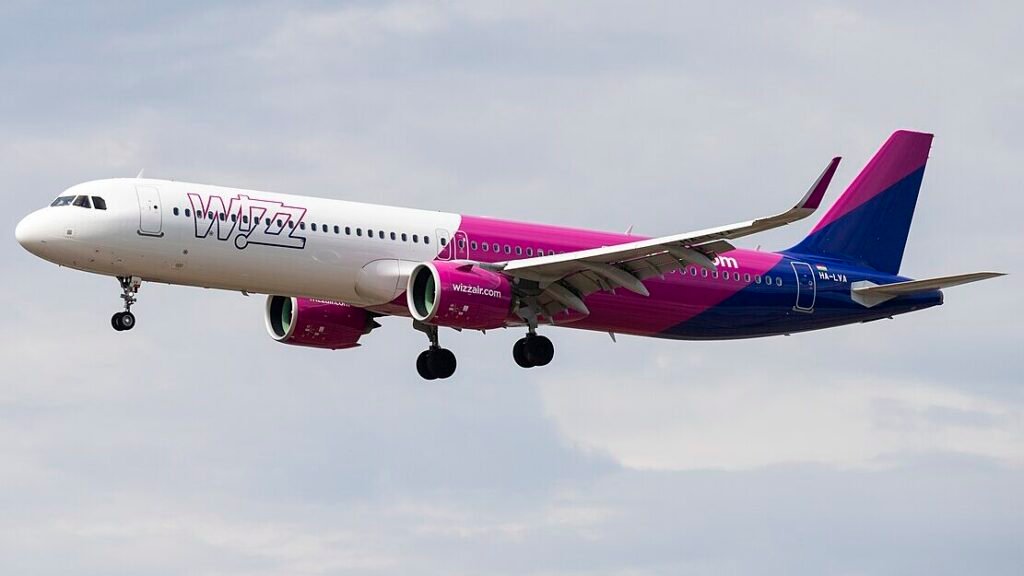 Wizz Air New Airbus A321neo Declares Emergency