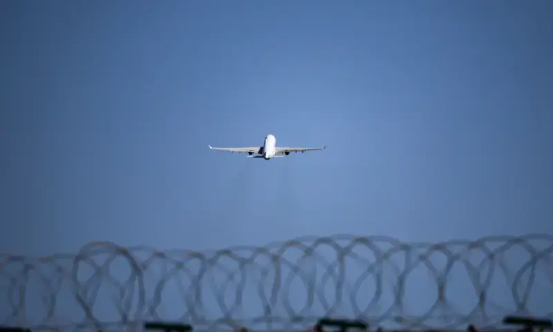 30 planes prevented from entering Iranian war zone: Pakistan Airport Authority - Pakistan