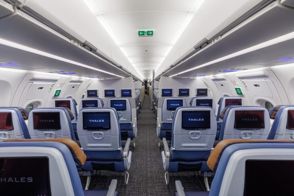 American Airlines Eyes Starlink and Seatback Screens in Strategic Reset