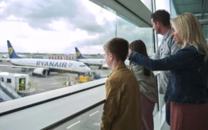 American Influencer Gets Kicked Off Ryanair Flight, Internet Sides With Airline