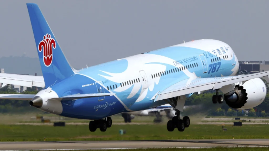 China Southern Offloads 10 Boeing 787s in Rare Online Auction Deal