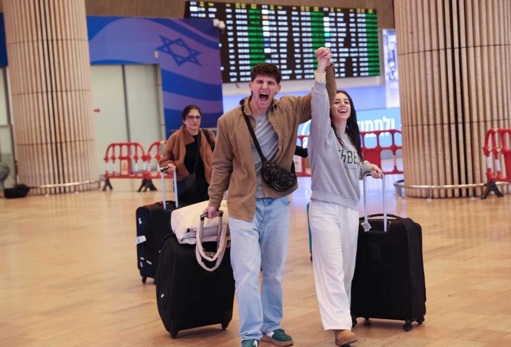 First repatriation flights land in Israel, outbound travel to start Sunday