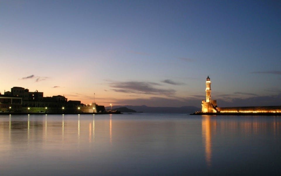 Hania beach temporarily closes due to waste leak