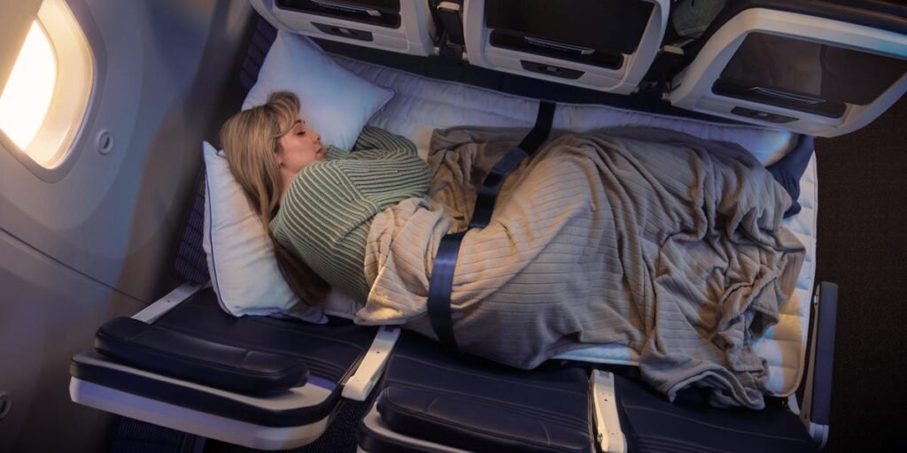 Here's How United's New Economy Bed Called 'Relax Row' Will Work