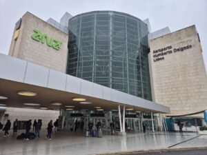 Humberto Delgado Airport with new rules