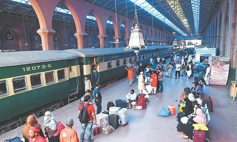 Pakistan Railways increases fares following fuel price hike - Pakistan