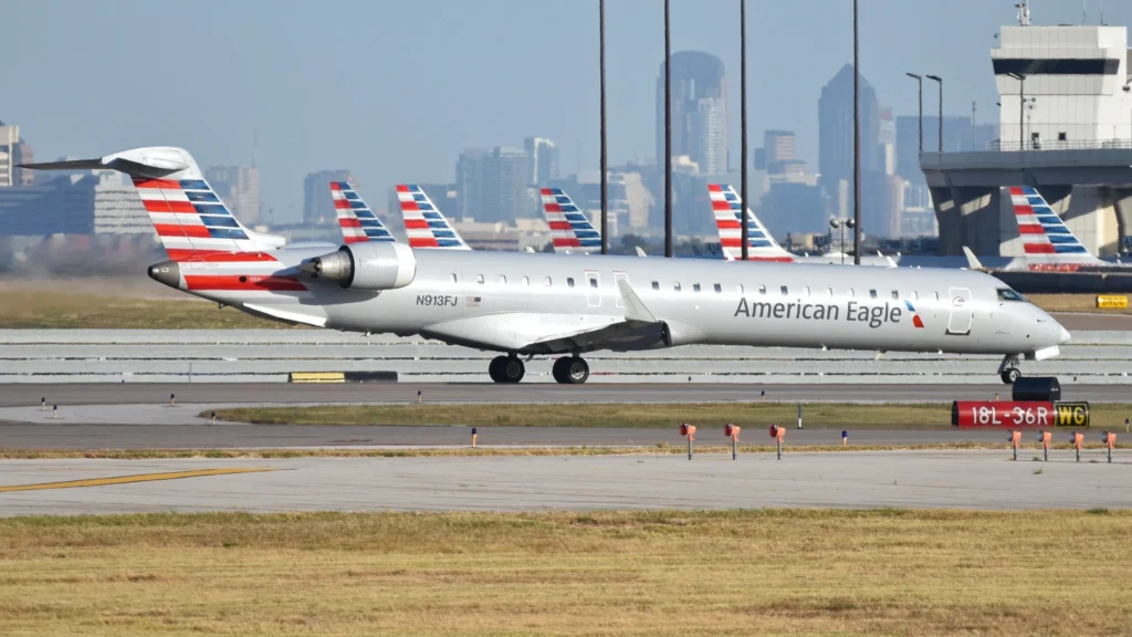 American Airlines CRJ900