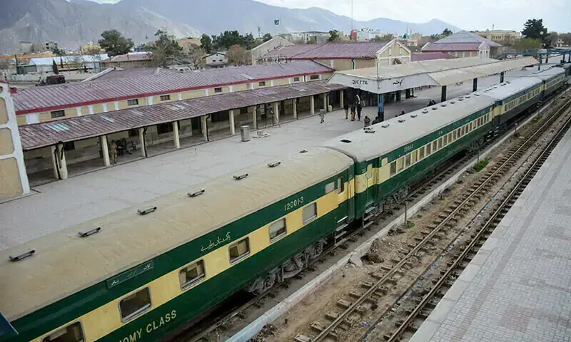 Rail traffic restored 20 hours after derailment in Bahawalpur - Pakistan