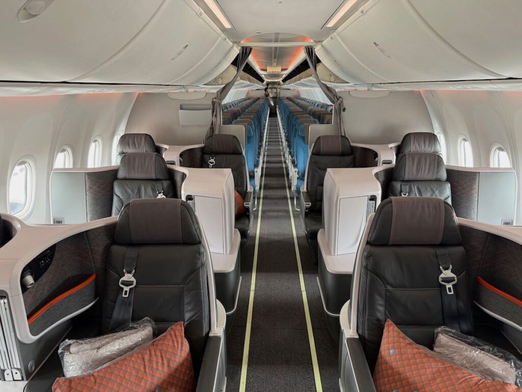 Review: Singapore Airlines Business Class Boeing 737 MAX (SIN-KTI)