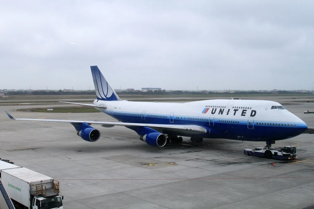 United Airlines Now Surpasses This Iconic 90s Airline by Over 4 Times