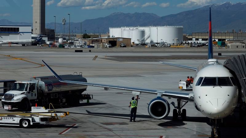 Airlines looking for fare increases to stick, even when jet fuel costs fall
