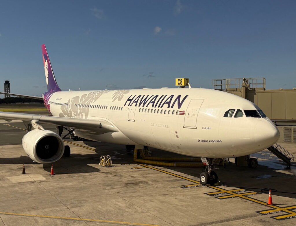 Hawaiian Airlines Pilots Have To Shave Their Beards, Ending Rare Exception
