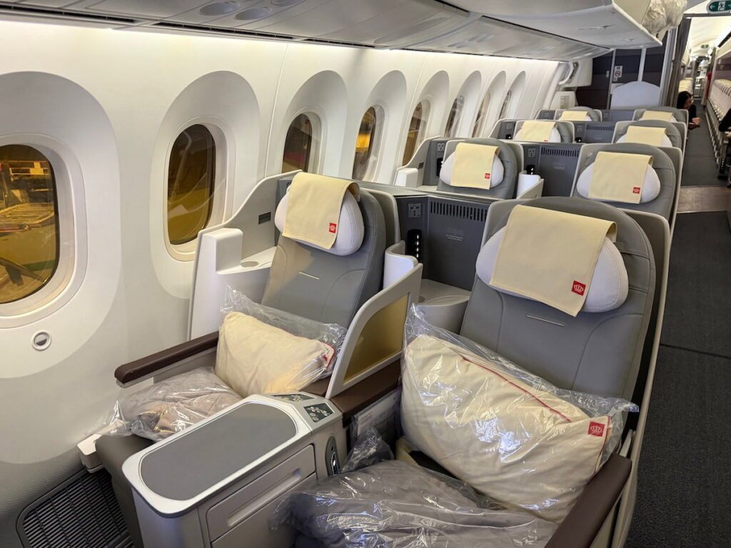 Royal Jordanian’s Strange Air Marshals: Sort Of Undercover But Very Obvious