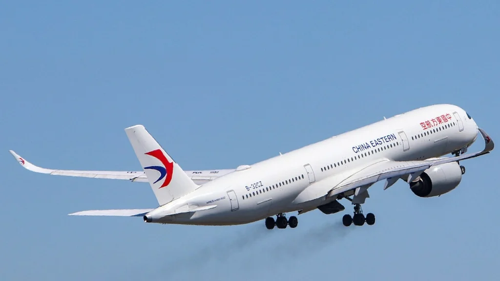 Russian Airspace Edge Gives Chinese Airlines Fuel Savings Amid Price Surge