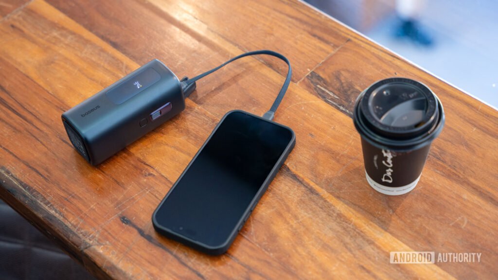 Baseus MiFi Poweer bank at coffee shop 9