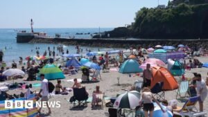 Bank holiday sun boosts South West tourism industry - BBC