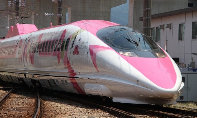 Crowds bid farewell as Japan's Hello Kitty bullet train ends 8-year run