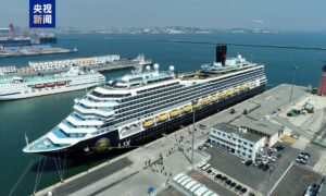 A 105,000-ton international cruise ship carrying 3,389 Chinese and foreign passengers departs from Dalian, Northeast China