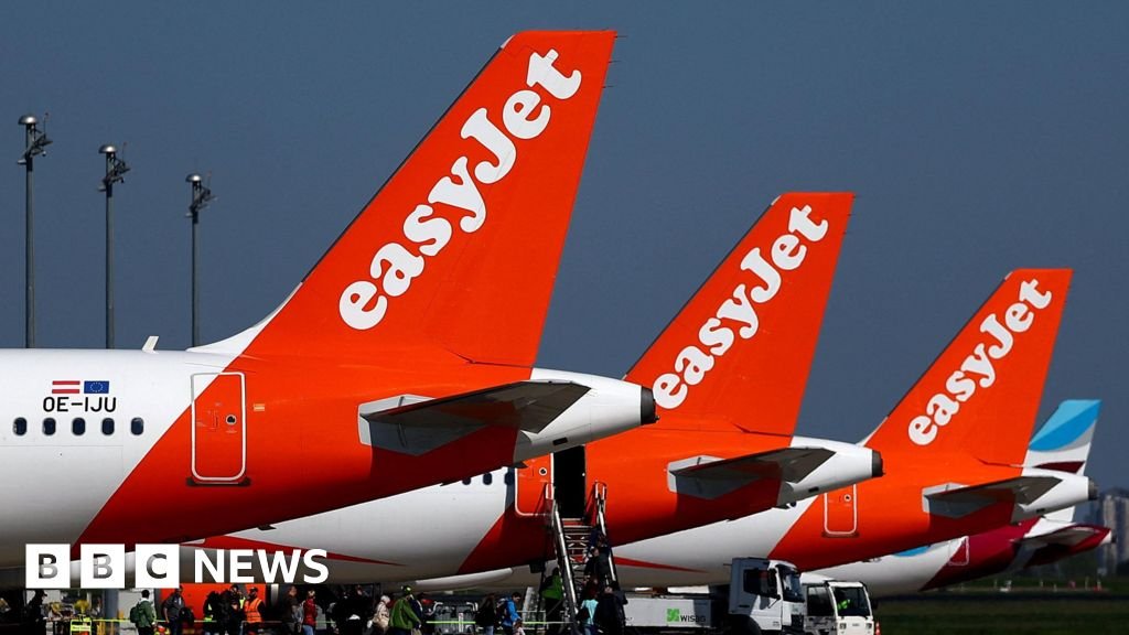 EasyJet boss says 'don't panic' over summer jet fuel supplies - BBC