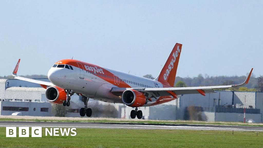 EasyJet flight diverts to Rome over power bank in luggage - BBC