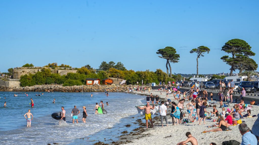 Holidaymakers choose train, staycations amid airlines' jet fuel crisis