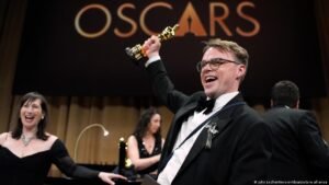 Lufthansa apologizes for lost Oscar statuette