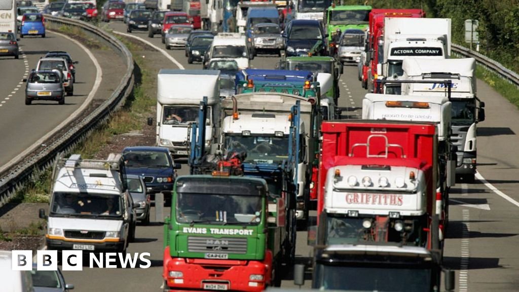 M4 relief: Rhun ap Iorwerth says something must be done on roads - BBC