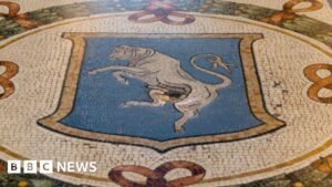 Milan gives bull mosaic testicles worn down by spinning tourists some TLC - BBC
