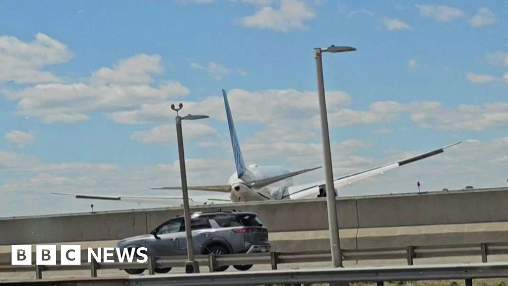 One injured after plane hits truck while landing in Newark - BBC