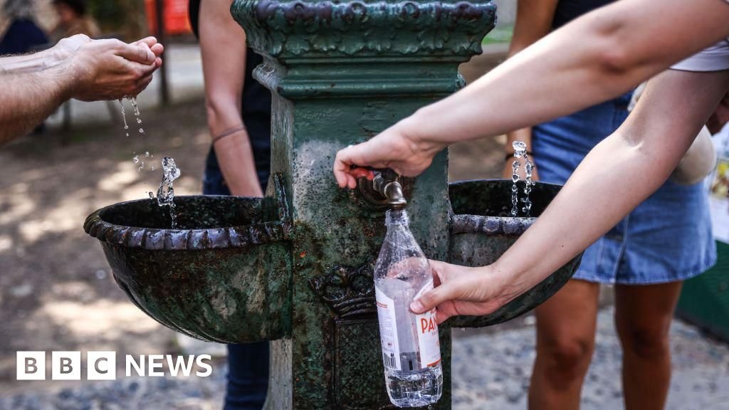 Refusing tourists tap water is legal, Italy's top court finds - BBC