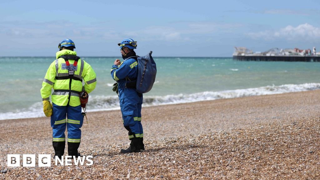 Three women who died off Brighton beach identified - BBC