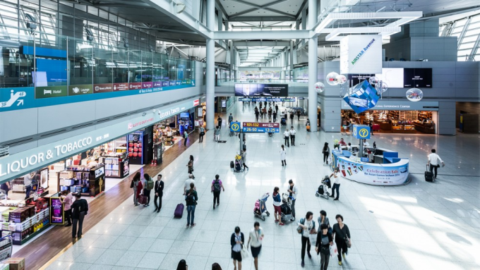 Tourists criticized for using baby care rooms to make instant noodles at world's 2nd best airport