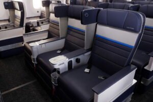 United Passenger Blasts “Influencer” For Incessant Inflight Filming & Talking