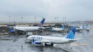 United passenger accused of attacking flight attendant, trying to access cockpit as plane landed in Newark airport