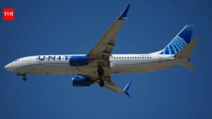 Unruly passenger disrupts United Airlines flight bound for Minneapolis, plane seeks FBI's help