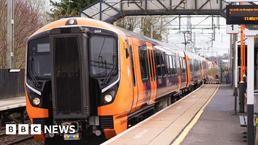 West Midlands Railways strike still on after no talks resolution - BBC