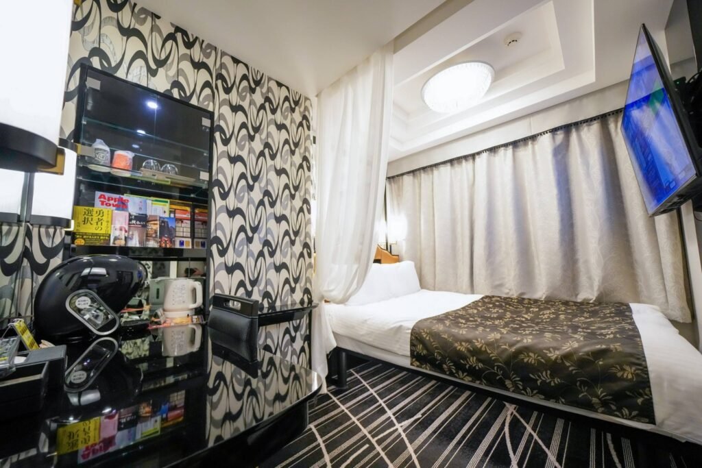 Billionaire behind Japan’s tiny-room hotel empire bets on U.S.